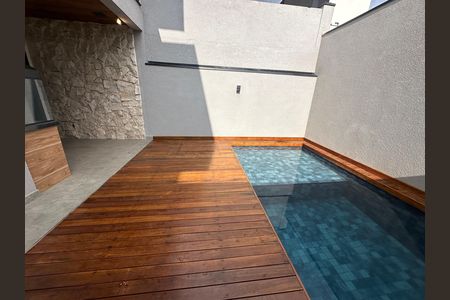 Casa de condomínio à venda com 171m², 3 quartos e 2 vagasPiscina