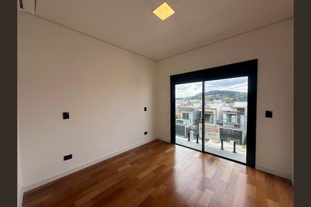 Casa de condomínio à venda com 171m², 3 quartos e 2 vagasSuíte