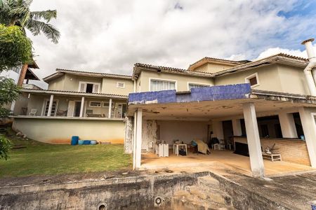 Casa de condomínio à venda com 720m², 2 quartos e 5 vagas Casa de condomínio à venda com 720m², 2 quartos e 5 vagasFachada