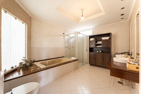 Casa de condomínio à venda com 720m², 2 quartos e 5 vagas Casa de condomínio à venda com 720m², 2 quartos e 5 vagasBanheiro