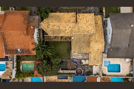 Casa de condomínio à venda com 720m², 2 quartos e 5 vagas Casa de condomínio à venda com 720m², 2 quartos e 5 vagasVista