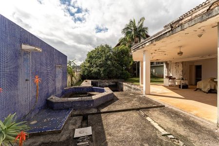 Casa de condomínio à venda com 720m², 2 quartos e 5 vagas Casa de condomínio à venda com 720m², 2 quartos e 5 vagasÁrea externa