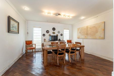 Casa de condomínio à venda com 720m², 2 quartos e 5 vagas Casa de condomínio à venda com 720m², 2 quartos e 5 vagasSala de Jantar