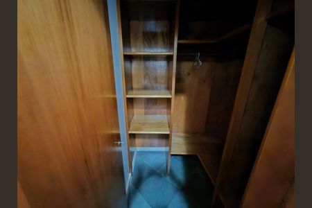 Apartamento para alugar com 110m², 2 quartos e 1 vaga Apartamento para alugar com 110m², 2 quartos e 1 vagaCloset