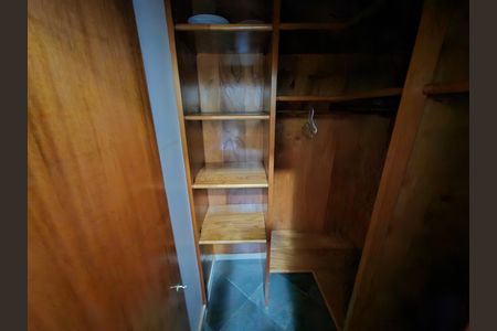 Apartamento para alugar com 110m², 2 quartos e 1 vaga Apartamento para alugar com 110m², 2 quartos e 1 vagaCloset