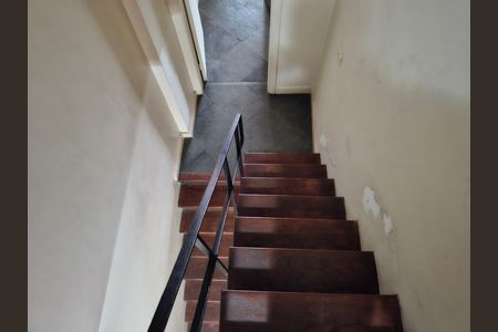 Apartamento para alugar com 110m², 2 quartos e 1 vaga Apartamento para alugar com 110m², 2 quartos e 1 vagaEscadas