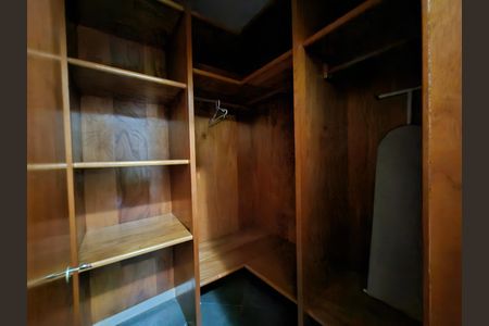 Apartamento para alugar com 110m², 2 quartos e 1 vaga Apartamento para alugar com 110m², 2 quartos e 1 vagaCloset