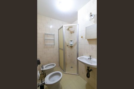 Banheiro de apartamento à venda com 1 quarto, 48m² em Vila Lidia, Campinas