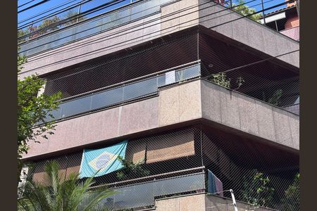Apartamento à venda com 102m², 2 quartos e 2 vagas Apartamento à venda com 102m², 2 quartos e 2 vagasFachada