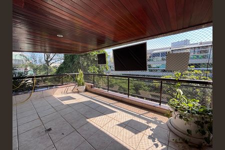 Apartamento à venda com 102m², 2 quartos e 2 vagas Apartamento à venda com 102m², 2 quartos e 2 vagasVaranda