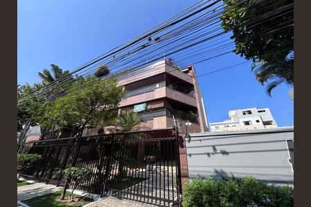 Apartamento à venda com 102m², 2 quartos e 2 vagas Apartamento à venda com 102m², 2 quartos e 2 vagasFachada