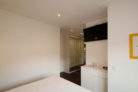 Casa de condomínio à venda com 235m², 4 quartos e 3 vagas Casa de condomínio à venda com 235m², 4 quartos e 3 vagasSuíte