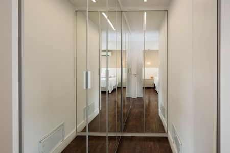 Casa de condomínio à venda com 235m², 4 quartos e 3 vagas Casa de condomínio à venda com 235m², 4 quartos e 3 vagasCloset