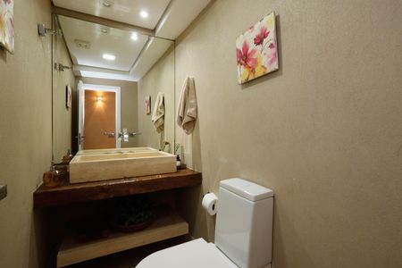 Casa de condomínio à venda com 235m², 4 quartos e 3 vagas Casa de condomínio à venda com 235m², 4 quartos e 3 vagasLavabo