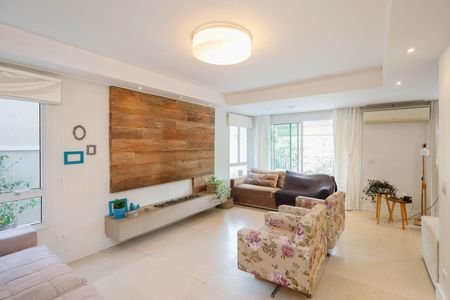 Casa de condomínio à venda com 235m², 4 quartos e 3 vagas Casa de condomínio à venda com 235m², 4 quartos e 3 vagasSala