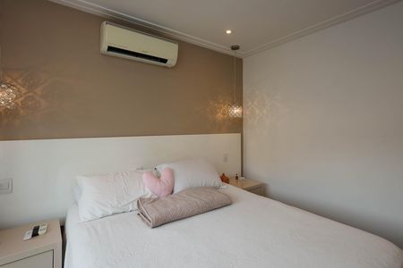 Casa de condomínio à venda com 235m², 4 quartos e 3 vagas Casa de condomínio à venda com 235m², 4 quartos e 3 vagasSuíte