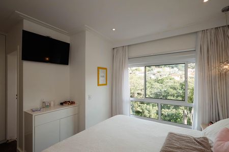 Casa de condomínio à venda com 235m², 4 quartos e 3 vagas Casa de condomínio à venda com 235m², 4 quartos e 3 vagasSuíte