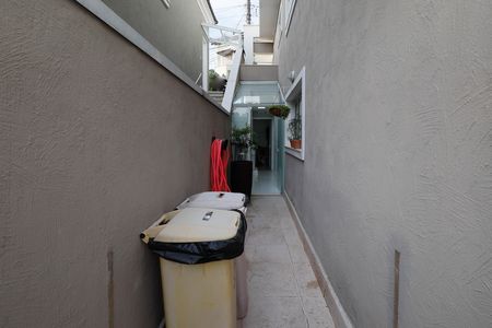 Casa de condomínio à venda com 235m², 4 quartos e 3 vagas Casa de condomínio à venda com 235m², 4 quartos e 3 vagasCorredor