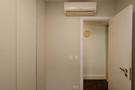 Casa de condomínio à venda com 235m², 4 quartos e 3 vagas Casa de condomínio à venda com 235m², 4 quartos e 3 vagasQuarto 1