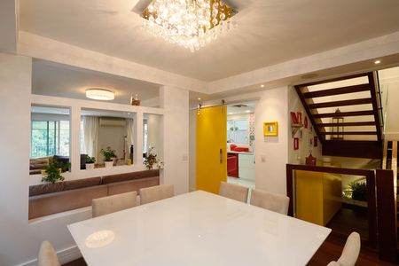 Casa de condomínio à venda com 235m², 4 quartos e 3 vagas Casa de condomínio à venda com 235m², 4 quartos e 3 vagasSala de Jantar