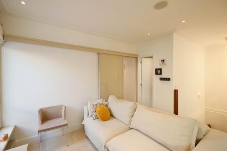 Casa de condomínio à venda com 235m², 4 quartos e 3 vagas Casa de condomínio à venda com 235m², 4 quartos e 3 vagasSala