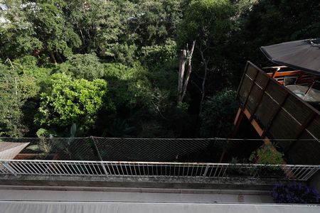 Casa de condomínio à venda com 235m², 4 quartos e 3 vagas Casa de condomínio à venda com 235m², 4 quartos e 3 vagasVista