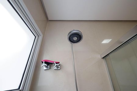 Casa de condomínio à venda com 235m², 4 quartos e 3 vagas Casa de condomínio à venda com 235m², 4 quartos e 3 vagasBanheiro 1