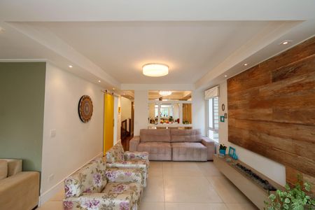 Casa de condomínio à venda com 235m², 4 quartos e 3 vagas Casa de condomínio à venda com 235m², 4 quartos e 3 vagasSala