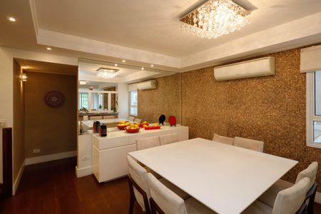 Casa de condomínio à venda com 235m², 4 quartos e 3 vagas Casa de condomínio à venda com 235m², 4 quartos e 3 vagasSala de Jantar