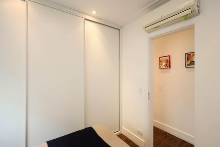 Casa de condomínio à venda com 235m², 4 quartos e 3 vagas Casa de condomínio à venda com 235m², 4 quartos e 3 vagasQuarto 2