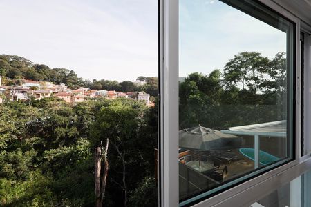 Casa de condomínio à venda com 235m², 4 quartos e 3 vagas Casa de condomínio à venda com 235m², 4 quartos e 3 vagasVista