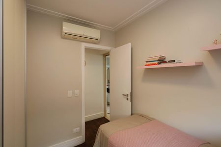 Casa de condomínio à venda com 235m², 4 quartos e 3 vagas Casa de condomínio à venda com 235m², 4 quartos e 3 vagasQuarto 1