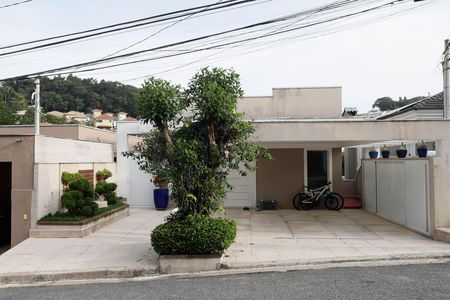 Casa de condomínio à venda com 235m², 4 quartos e 3 vagas Casa de condomínio à venda com 235m², 4 quartos e 3 vagasFachada