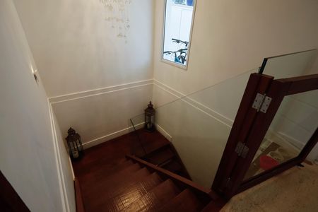 Casa de condomínio à venda com 235m², 4 quartos e 3 vagas Casa de condomínio à venda com 235m², 4 quartos e 3 vagasEsacda