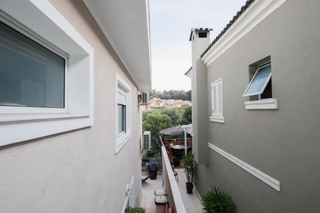 Casa de condomínio à venda com 235m², 4 quartos e 3 vagas