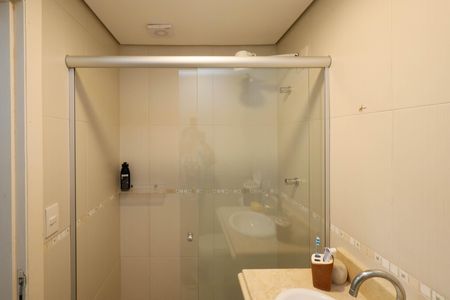 Casa de condomínio à venda com 235m², 4 quartos e 3 vagas Casa de condomínio à venda com 235m², 4 quartos e 3 vagasBanheiro da Área de Serviço