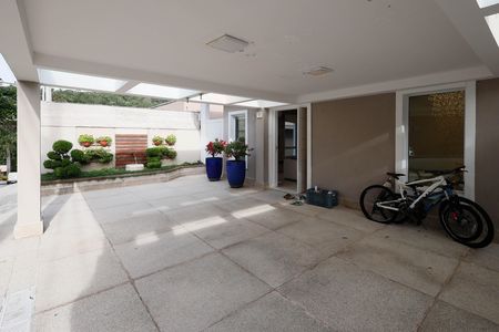 Casa de condomínio à venda com 235m², 4 quartos e 3 vagas Casa de condomínio à venda com 235m², 4 quartos e 3 vagasGaragem
