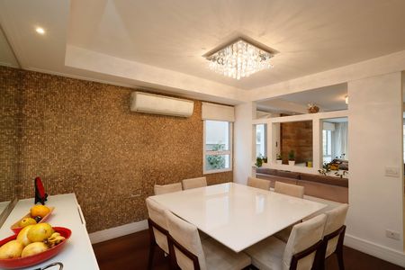 Casa de condomínio à venda com 235m², 4 quartos e 3 vagas Casa de condomínio à venda com 235m², 4 quartos e 3 vagasSala de Jantar