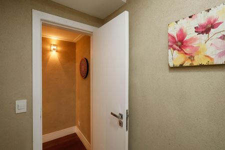 Casa de condomínio à venda com 235m², 4 quartos e 3 vagas Casa de condomínio à venda com 235m², 4 quartos e 3 vagasLavabo