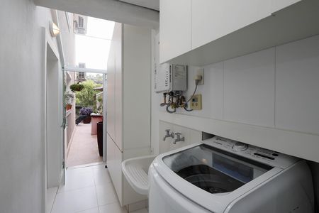 Casa de condomínio à venda com 235m², 4 quartos e 3 vagas Casa de condomínio à venda com 235m², 4 quartos e 3 vagasÁrea de Serviço