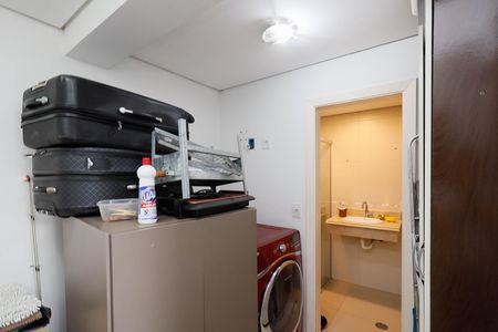 Casa de condomínio à venda com 235m², 4 quartos e 3 vagas Casa de condomínio à venda com 235m², 4 quartos e 3 vagasQuarto da Área de Serviço