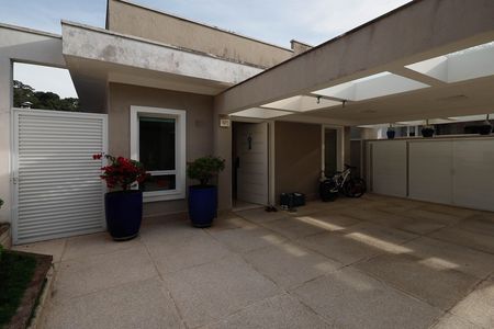 Casa de condomínio à venda com 235m², 4 quartos e 3 vagas Casa de condomínio à venda com 235m², 4 quartos e 3 vagasGaragem
