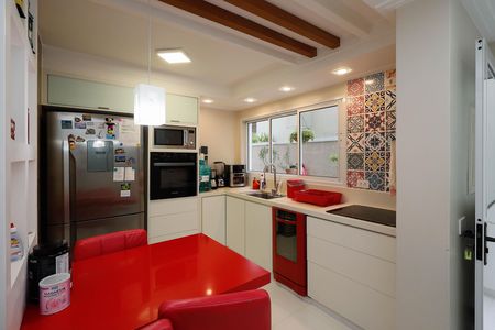 Casa de condomínio à venda com 235m², 4 quartos e 3 vagas Casa de condomínio à venda com 235m², 4 quartos e 3 vagasCozinha