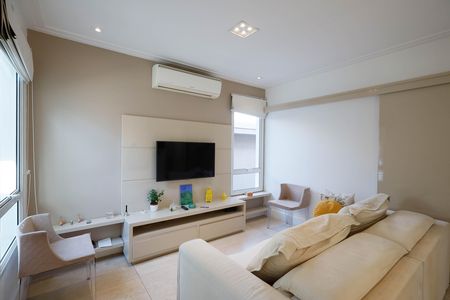Casa de condomínio à venda com 235m², 4 quartos e 3 vagas Casa de condomínio à venda com 235m², 4 quartos e 3 vagasSala