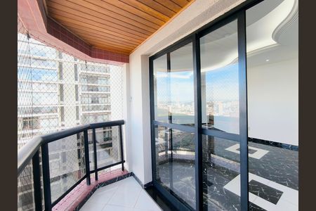 Apartamento para alugar com 140m², 4 quartos e 2 vagas Apartamento para alugar com 140m², 4 quartos e 2 vagasVaranda