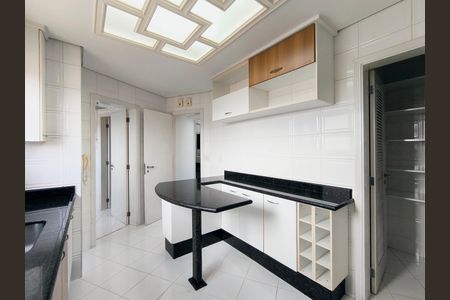 Apartamento para alugar com 140m², 4 quartos e 2 vagas Apartamento para alugar com 140m², 4 quartos e 2 vagasCozinha