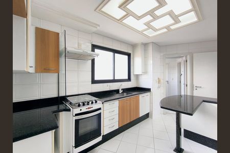 Apartamento para alugar com 140m², 4 quartos e 2 vagas Apartamento para alugar com 140m², 4 quartos e 2 vagasCozinha