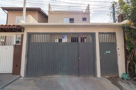 Casa à venda com 220m², 6 quartos e 2 vagasFachada