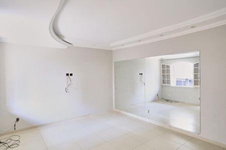 Casa para alugar com 360m², 4 quartos e 5 vagasSala