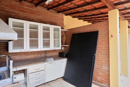 Casa para alugar com 360m², 4 quartos e 5 vagasÁrea comum - Churrasqueira